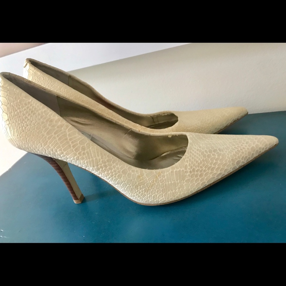 Nine West cream Heels New! 6.5